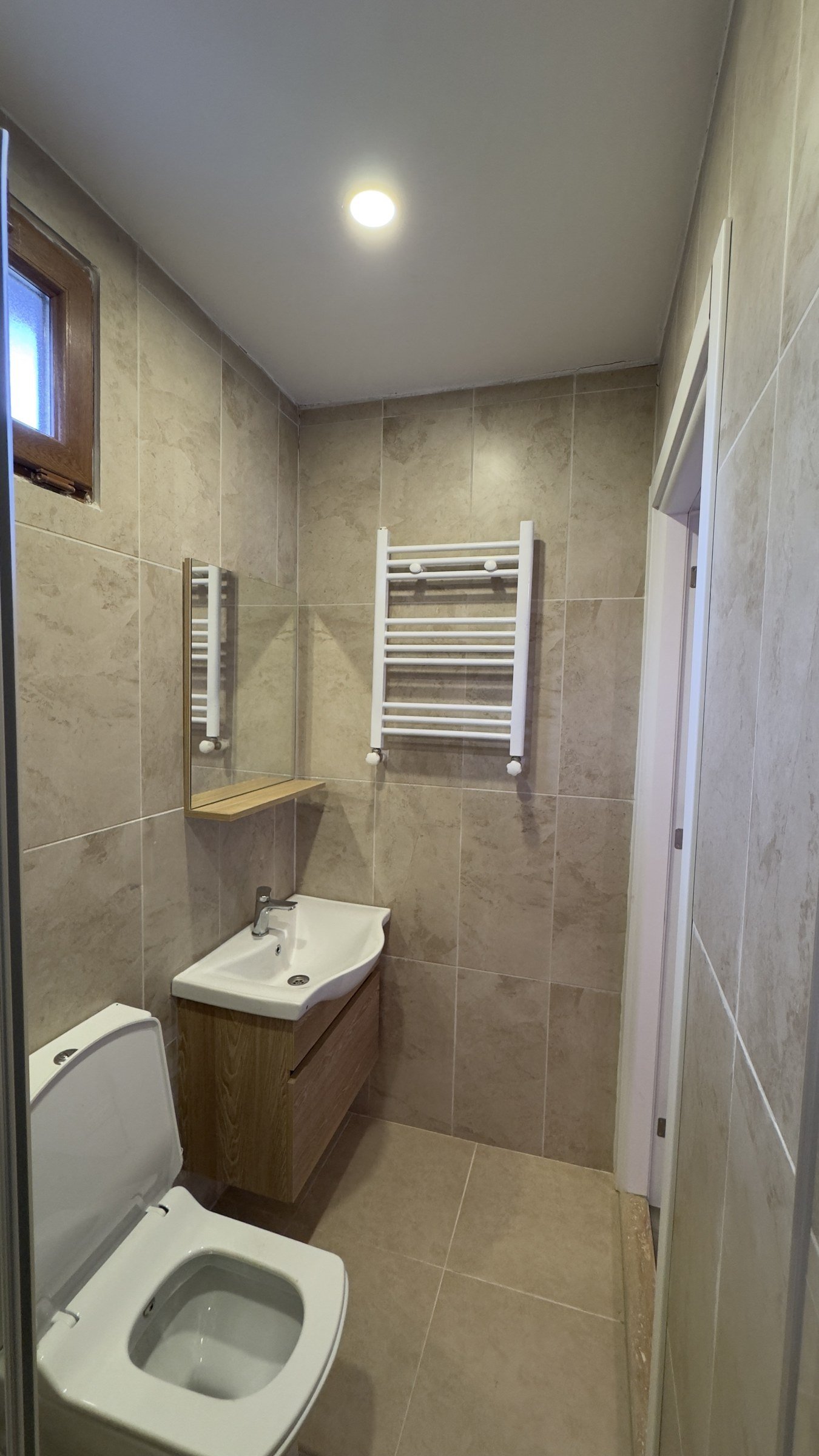 Meşe Bungalov banyo - lavabo ve havluluk